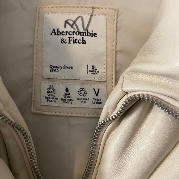 Abercrombie Fitch Womens Quilted Vegan Leather Puffer Vest Cream Sz XL Oversized - Picture 3 of 8